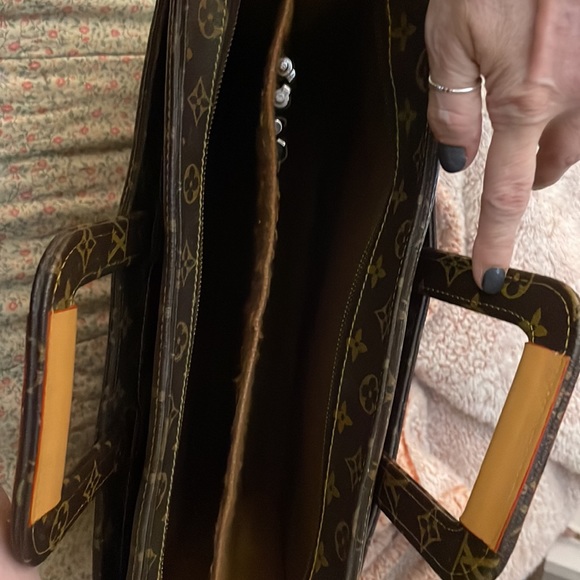 Louis Vuitton Briefcase (VINTAGE) and so Beautiful in almost perfect condition. - Picture 7 of 16